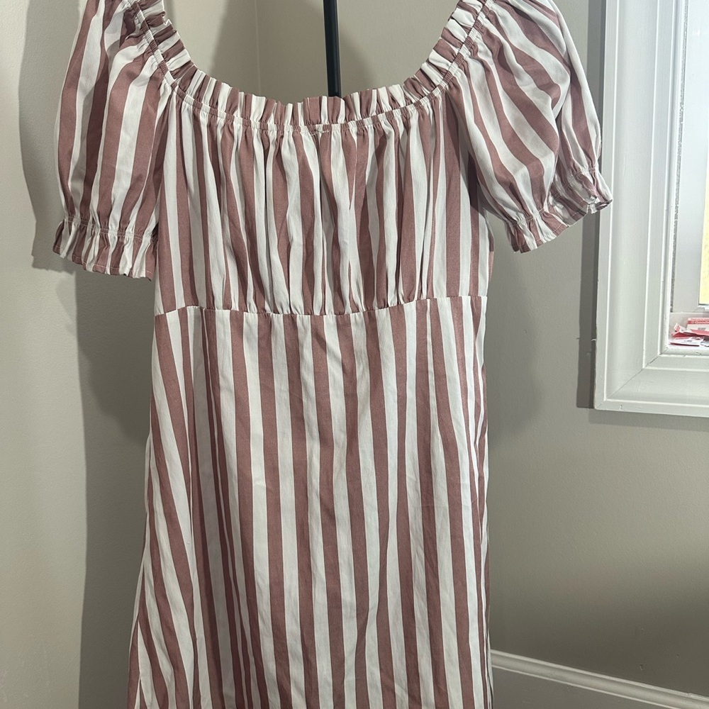 PrettyLittleThing Mauve and White Striped Button-Front Dress Kentucky Derby - Picture 6 of 12